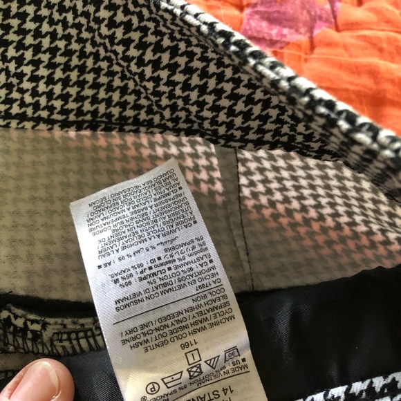 Old Navy Pixie Pants - Picture 3 of 5